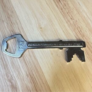 Vintage Skeleton Key Bottle Opener – Yale Locks Advertising (Sweden)